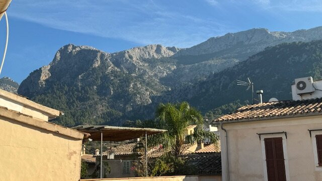 坎四月酒店主图