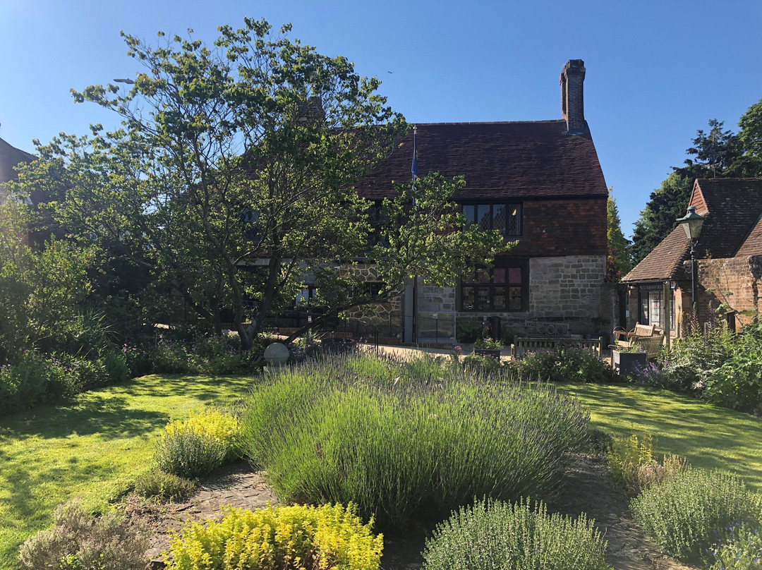 The Almonry Historic House & Gardens景点图片