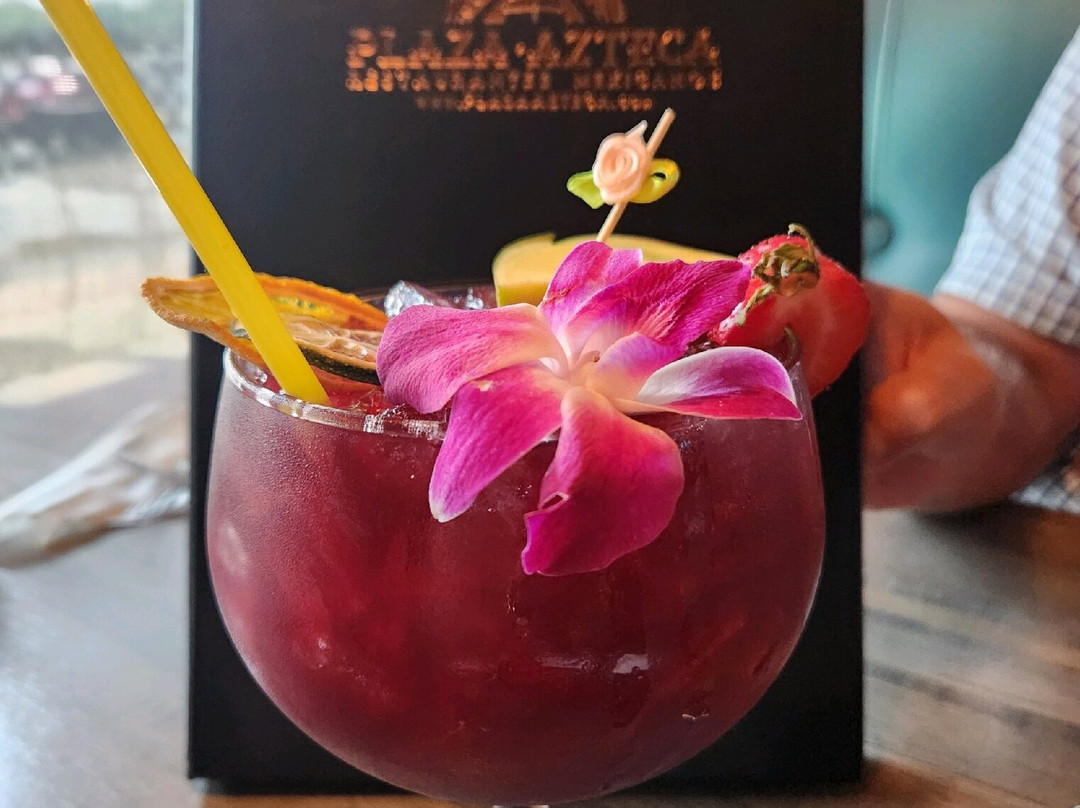 Plaza Azteca Canfield