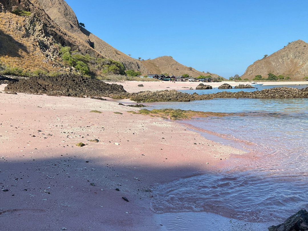 Pink Beach景点图片