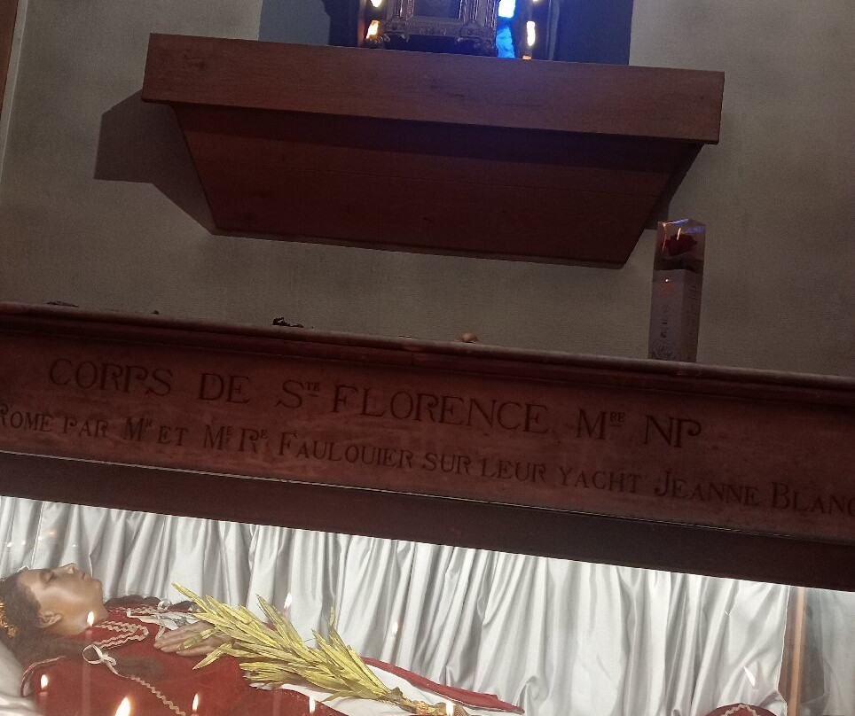 Eglise Saint-Pierre-帕拉瓦莱弗洛必去景点