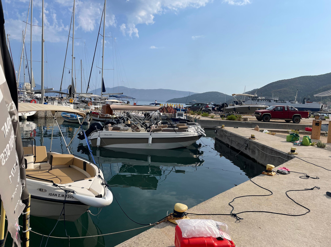 Pirates rent a boat-萨米必去景点