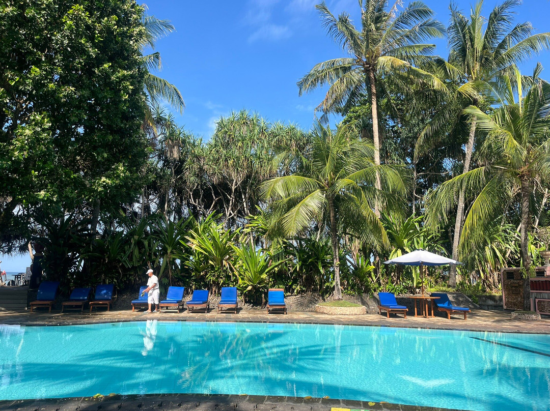 扎亚卡特龙目岛海滩饭店主图