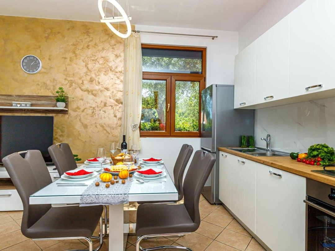 Apartments Kiki Banjole