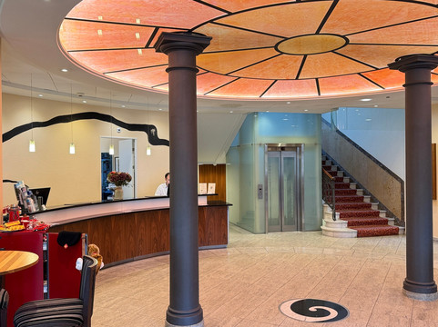 巴塞尔施维瑟酒店主图