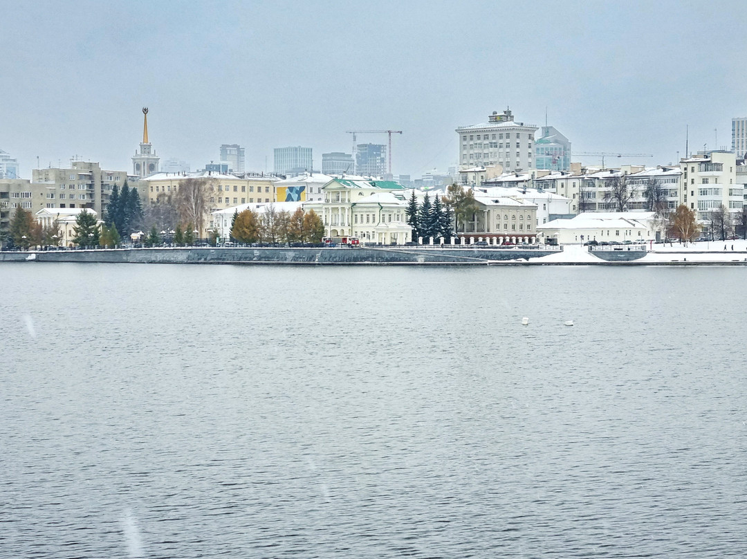 Embankment of Working Youth景点图片