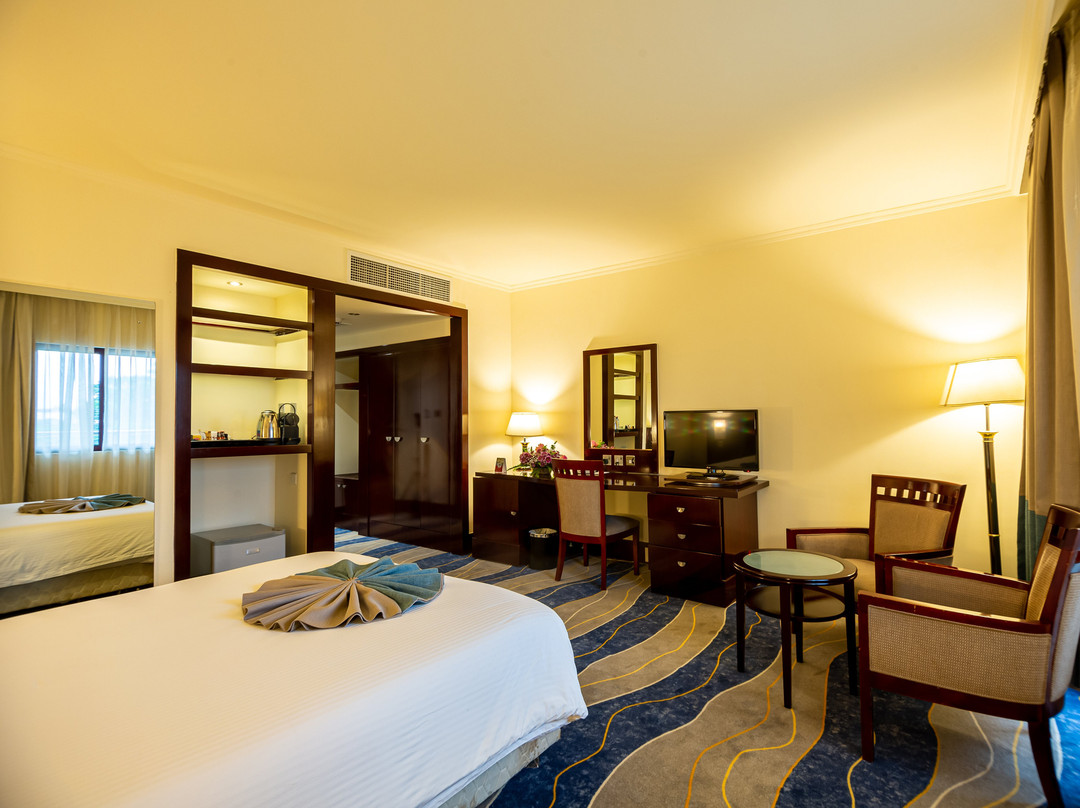 金色郁金香库马西市酒店主图