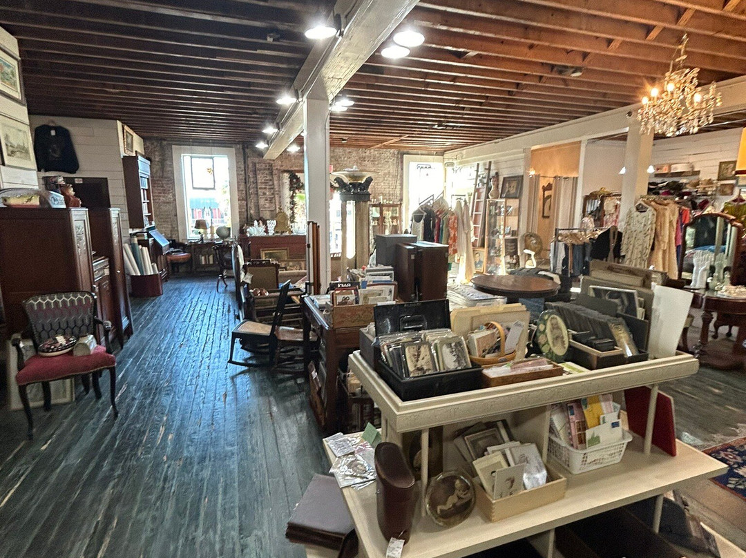 Main Street Antiques On Harrison景点图片