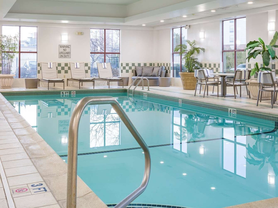 DoubleTree by Hilton Boston Logan Airport Chelsea主图