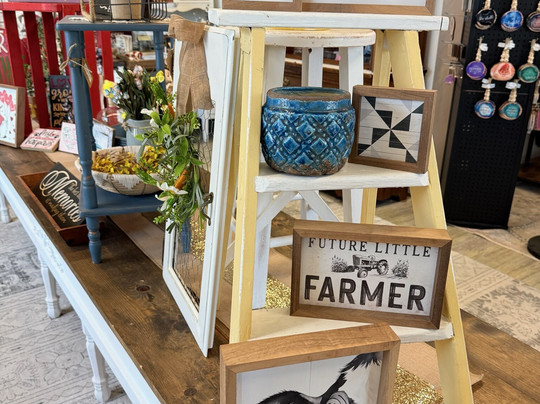 Main Street Boutique & Custom Print Shop-Gifford必去景点