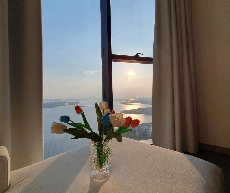 A La Carte Ha Long Bay Hotel