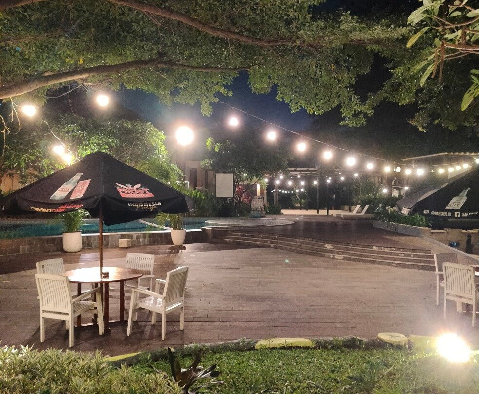 Front One Akshaya Hotel Karawang主图