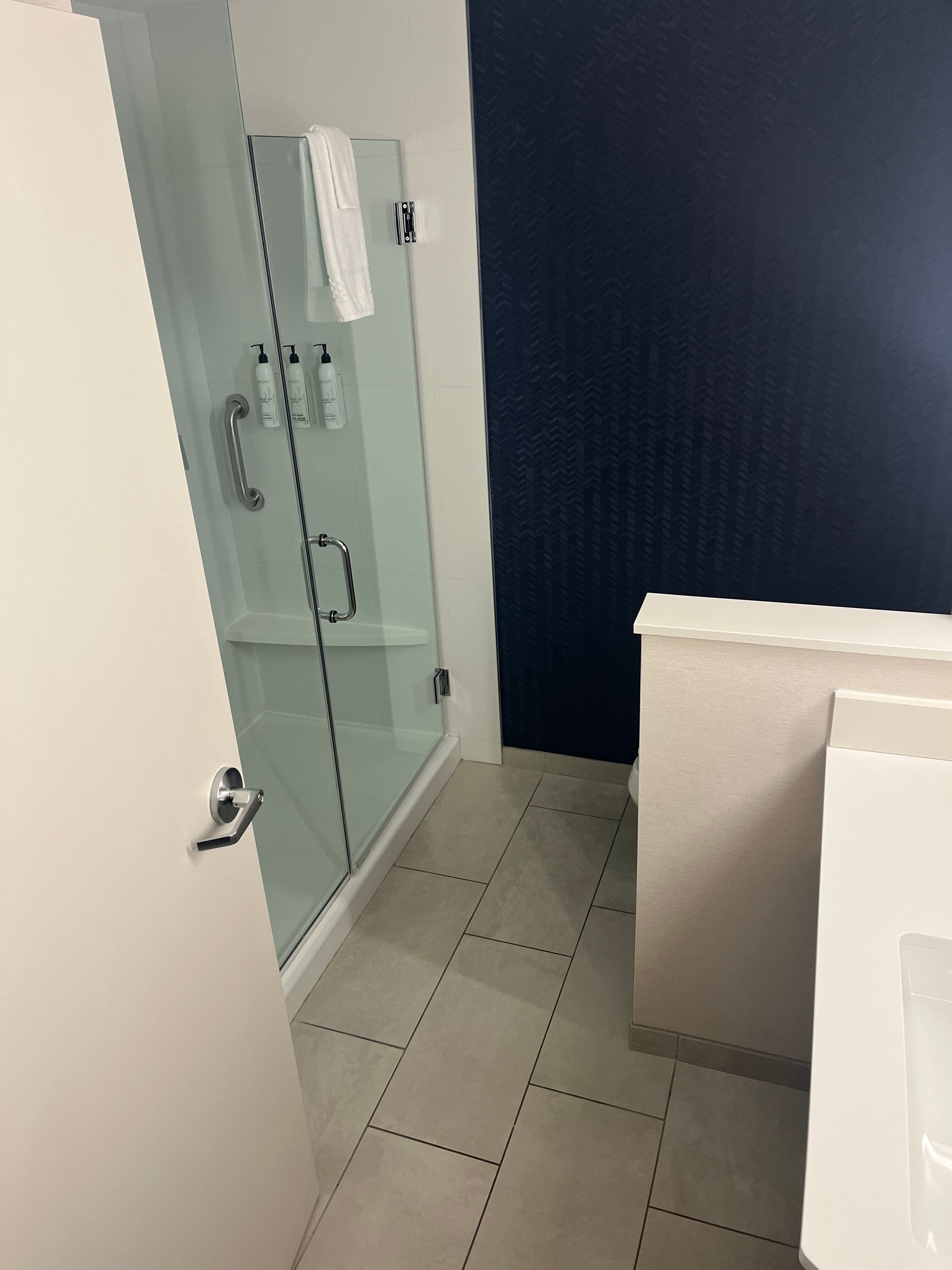 Fairfield Inn & Suites North Bay-浴室