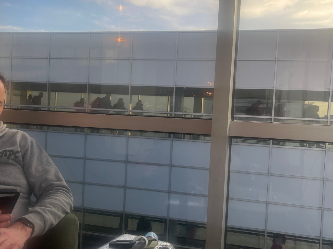 My Lounge, Gatwick North-霍利必去景点