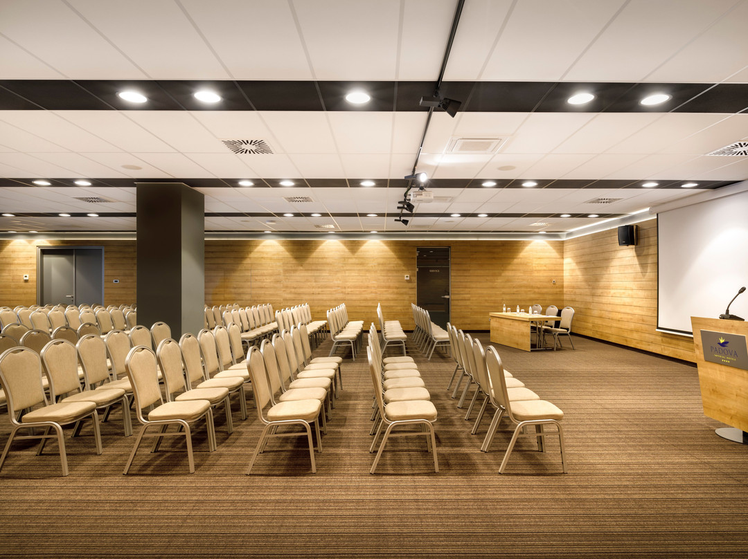 瓦拉马尔帕多瓦酒店主图