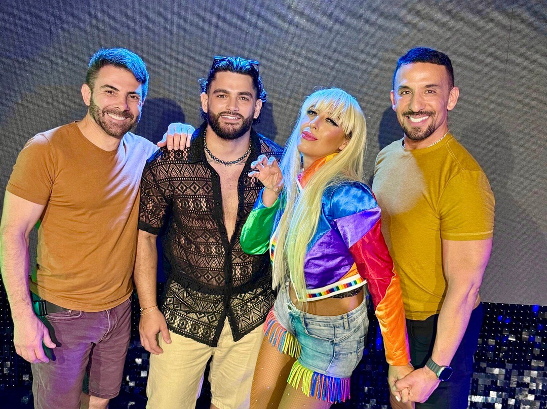 The Palm Cabaret and Bar-瓦拉塔港必去景点