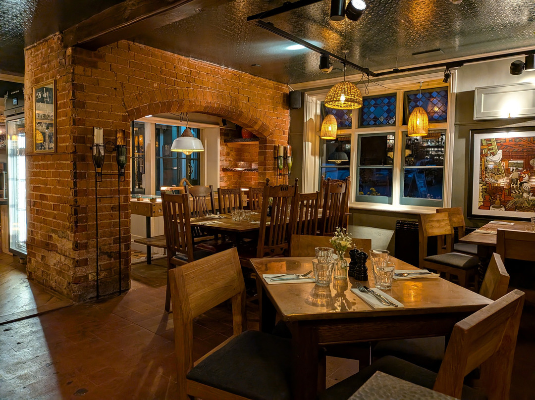 Charming Bedrooms at the Swan Inn Chiddingfold主图