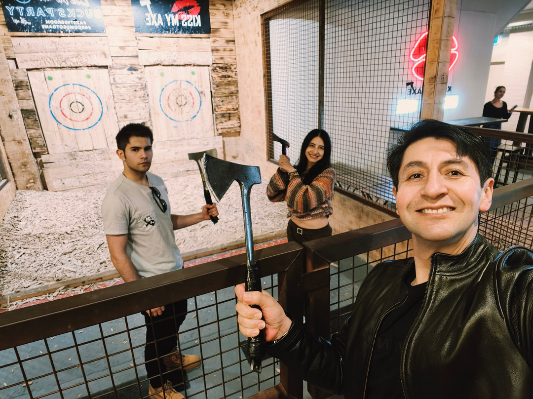 Kiss My Axe Alexandria - Axe Throwing Sydney-悉尼必去景点