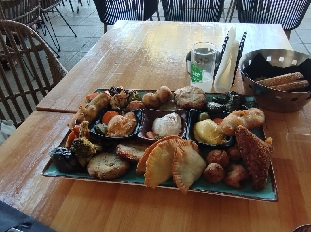 Mezedopoleío Plateía