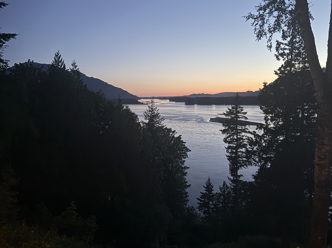 The Fraser River's Edge B&B Lodge主图