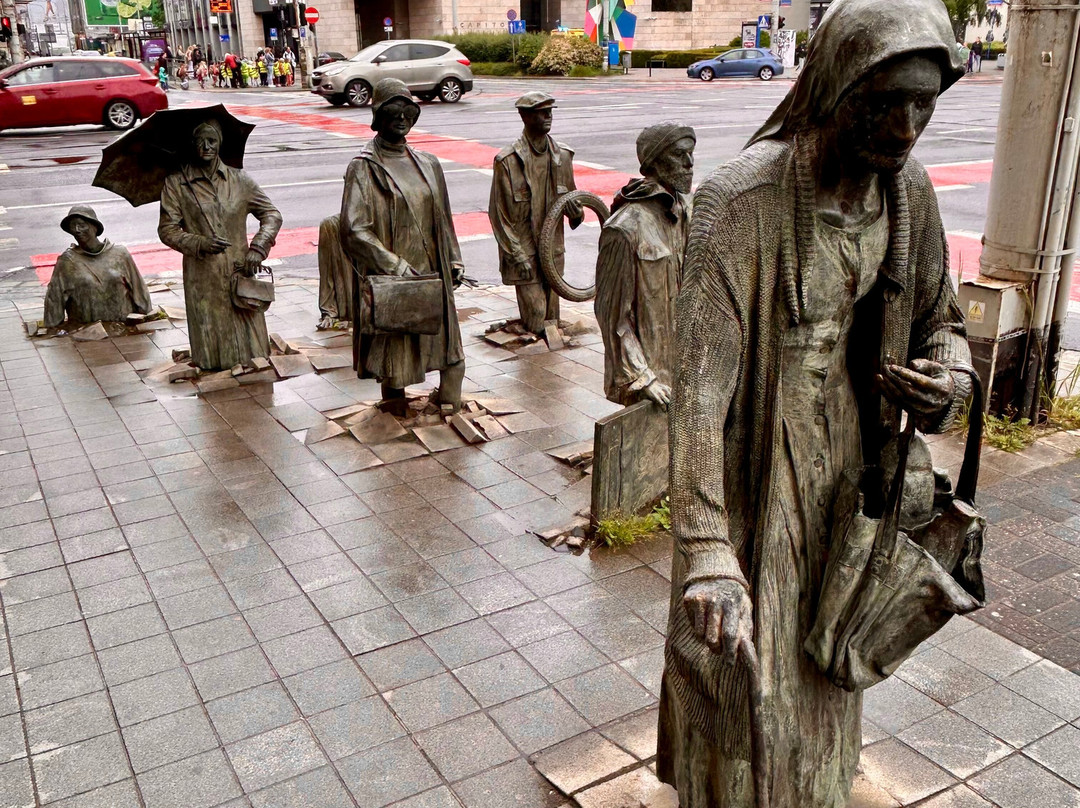 Monument to the Anonymous Passerby-弗罗茨瓦夫必去景点