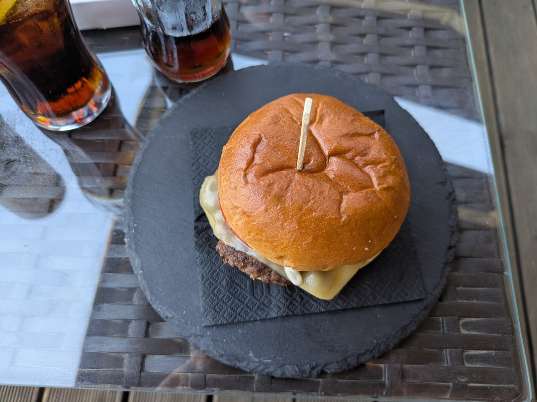 KonDimAr Cocktail Bar-古韦斯必去景点