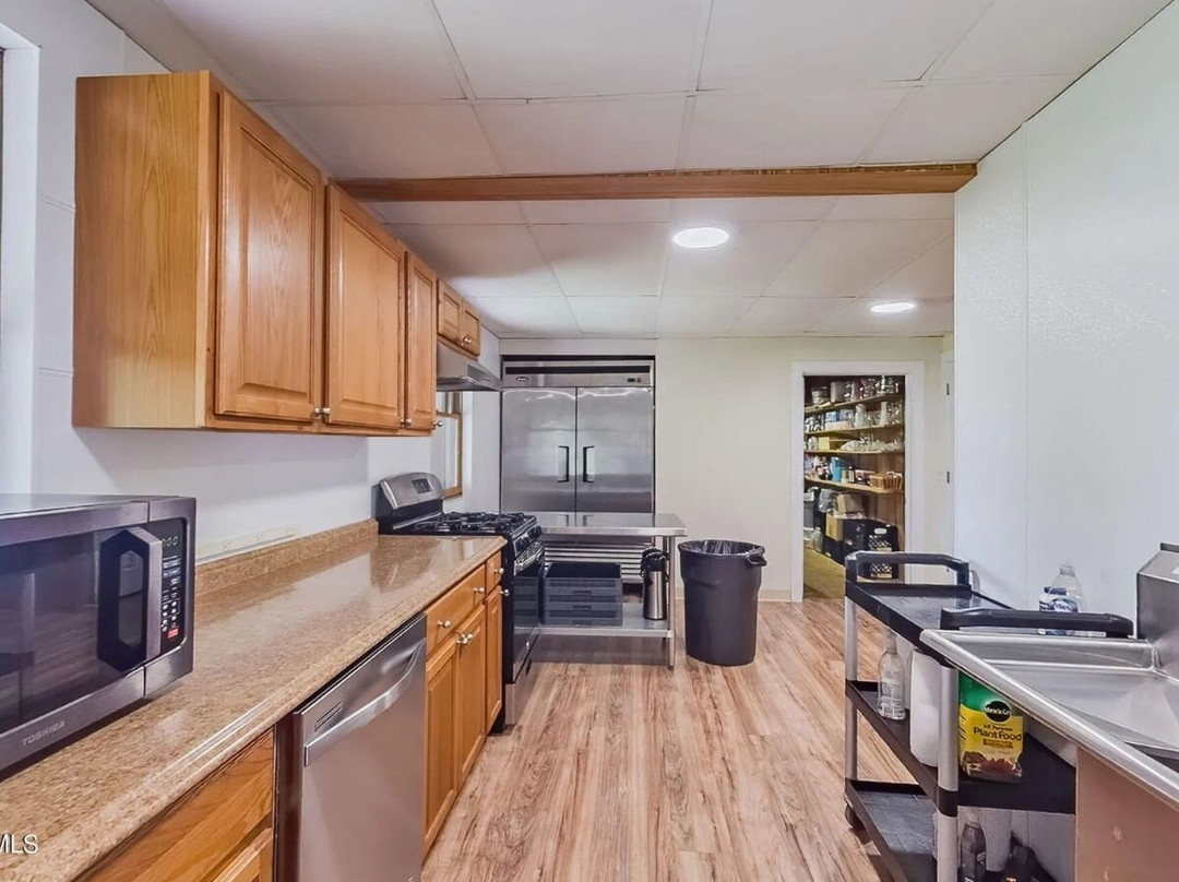 Raven Creek Lodge主图