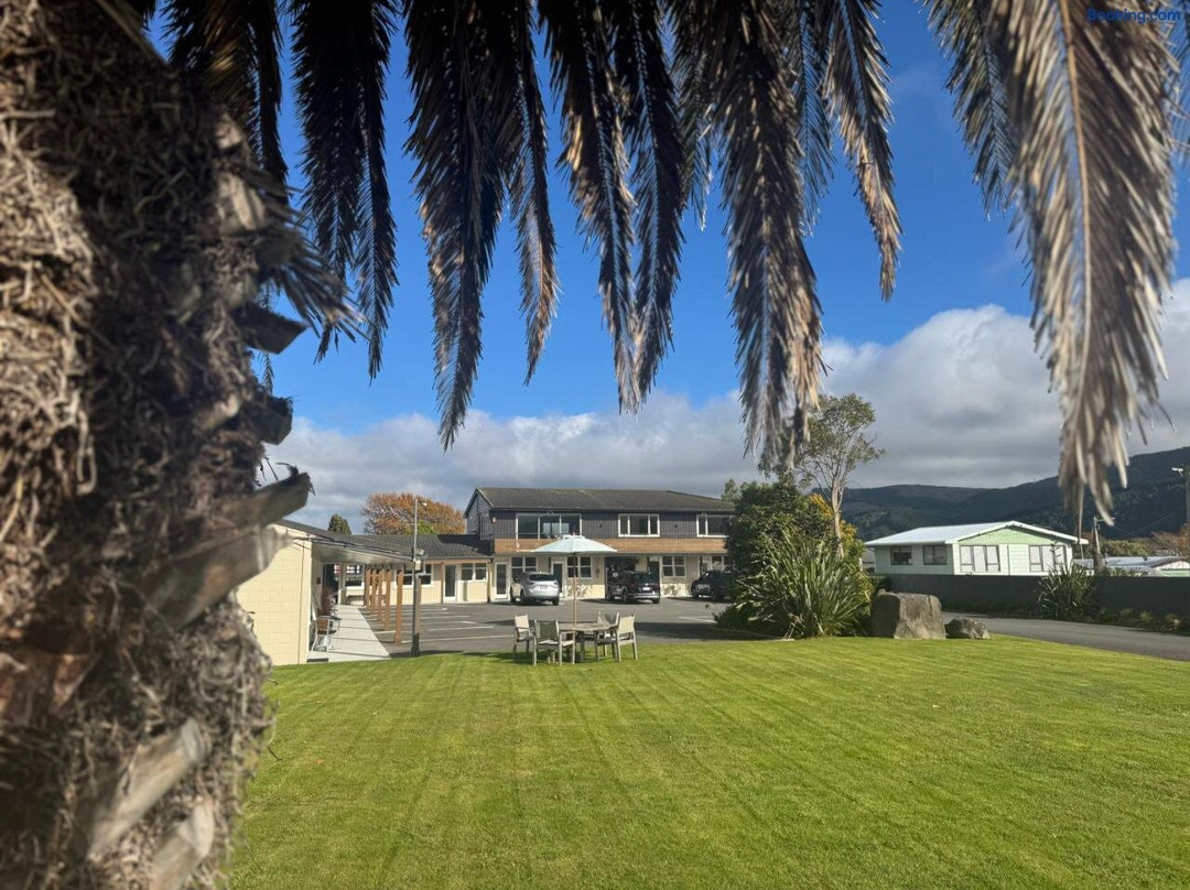 上哈特酒店住宿-Bristol Motel