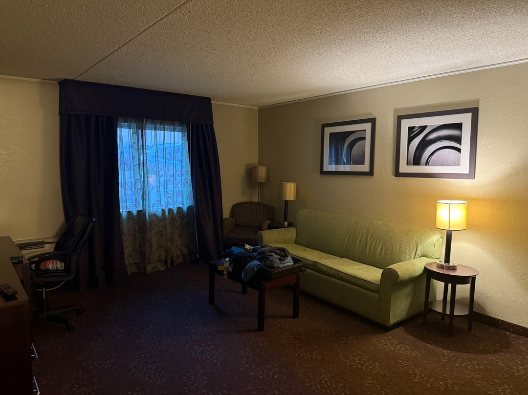 Holiday Inn Express & Suites Pittsburgh Airport by IHG主图