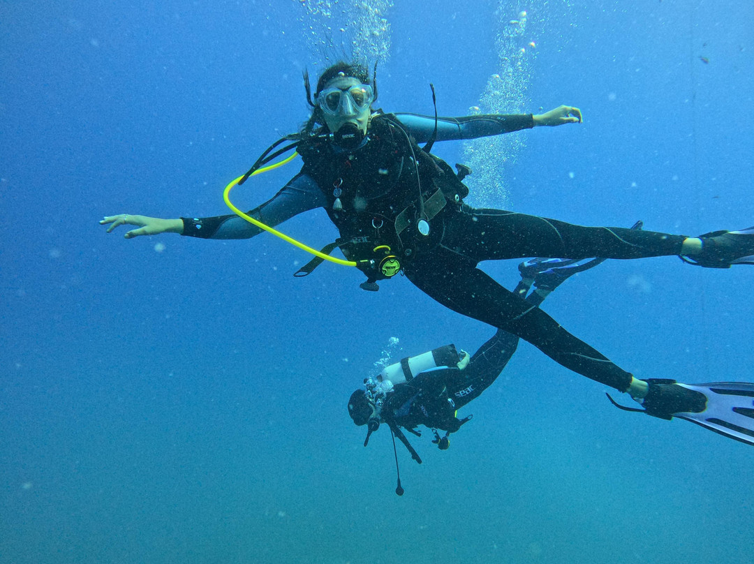 Blue Thunder Diving-利马索尔必去景点