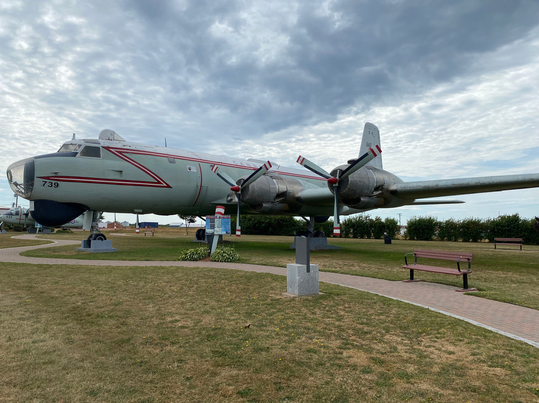 Slemon Park Historical Aircraft Static Display-萨默赛德必去景点