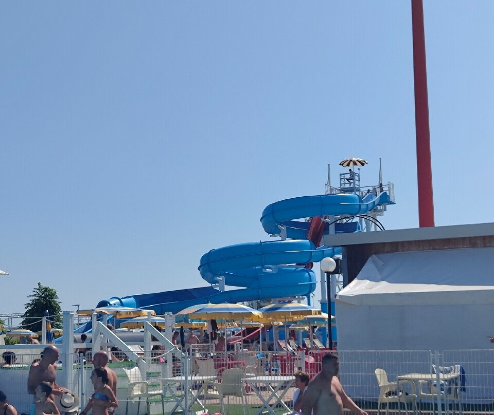 Beach Village-里乔内必去景点