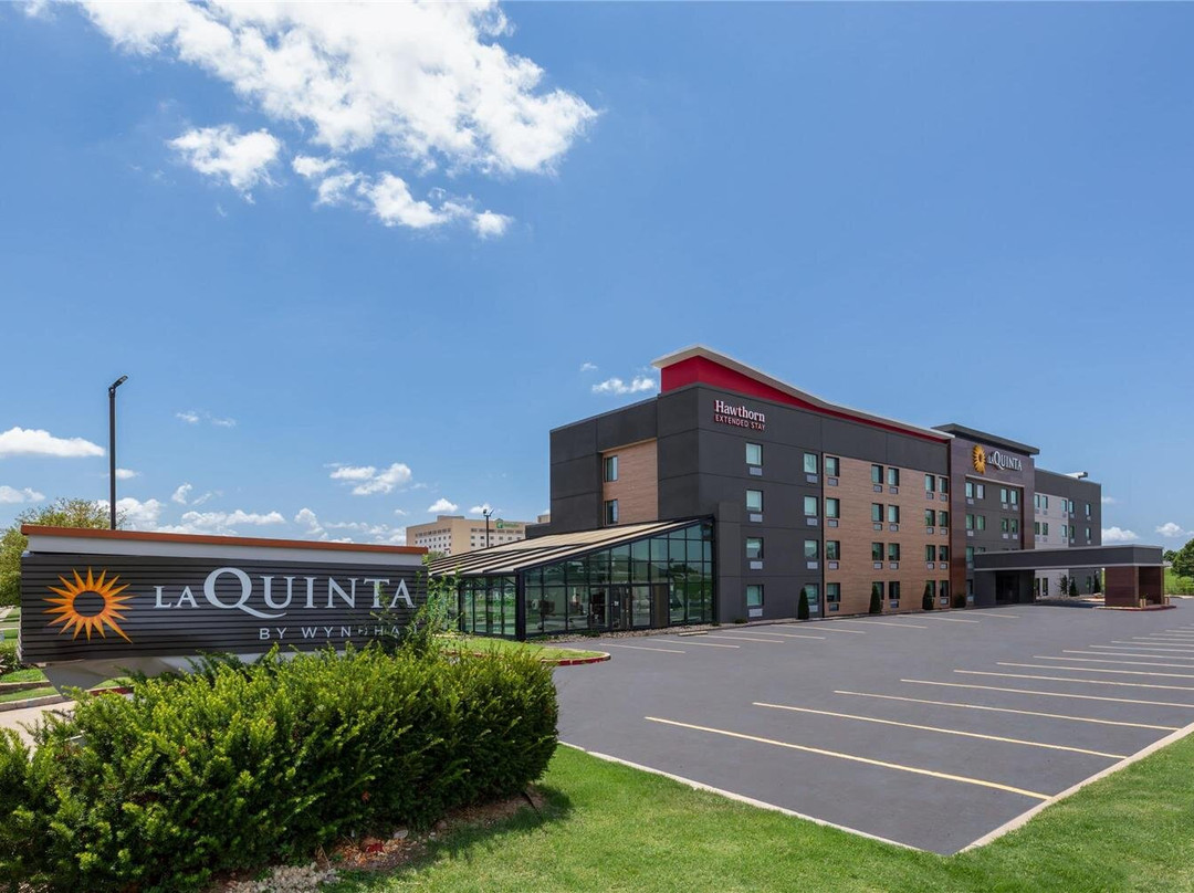 Camp Joseph T Robinson酒店住宿-La Quinta Inn & Suites by Wyndham Springdale