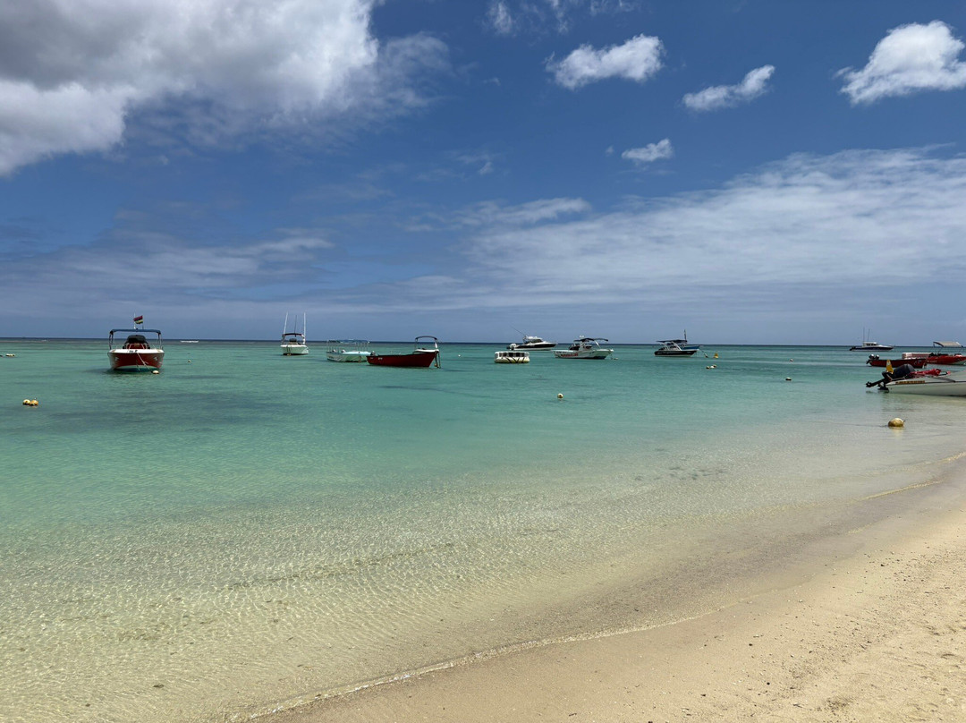 Plage de Trou aux Biches-卓欧毕雪必去景点