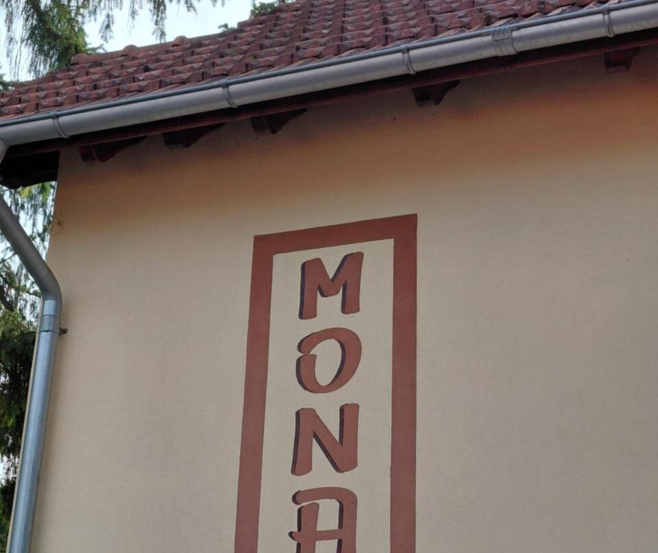 Mona