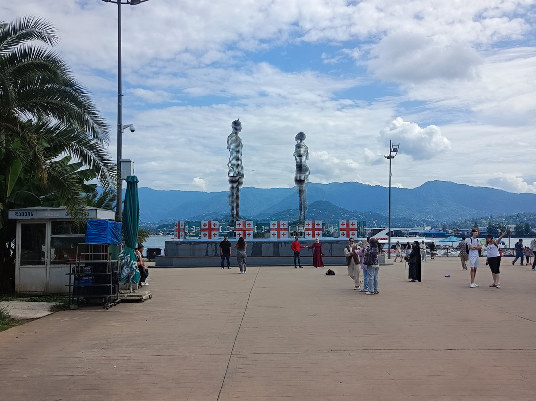 Monument Ali and Nino-巴统必去景点