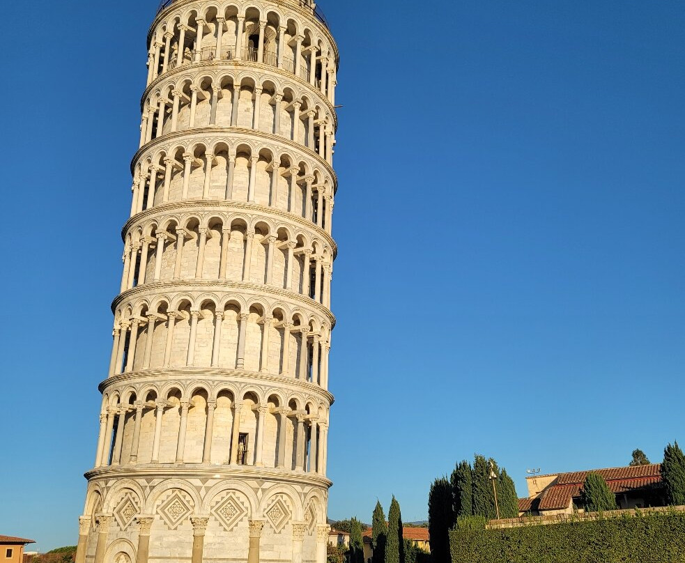 Enzo Dellaria Private Tours & Transfers-里窝那必去景点