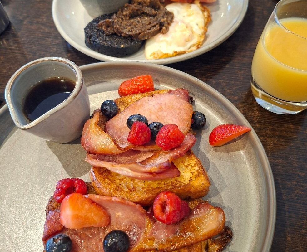 The Waterfront主图