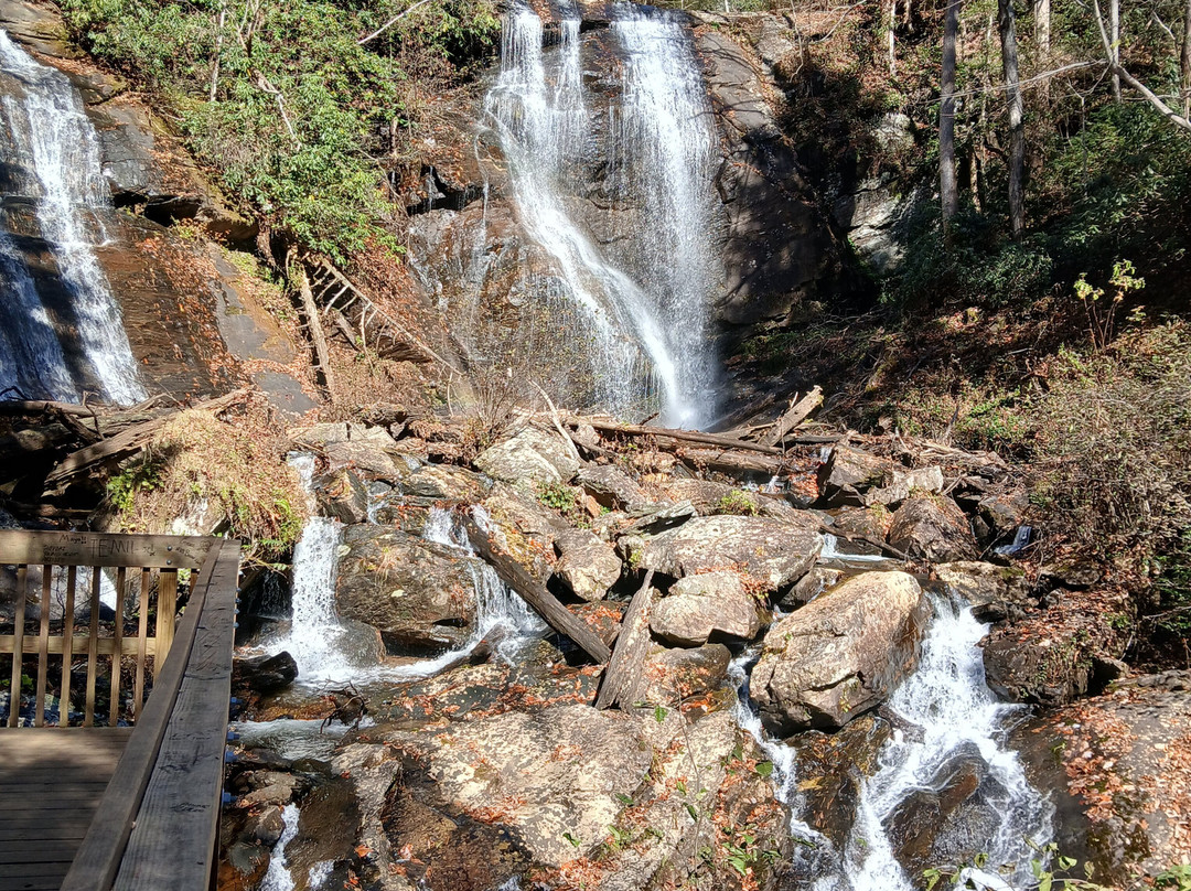 Anna Ruby Falls-海伦必去景点