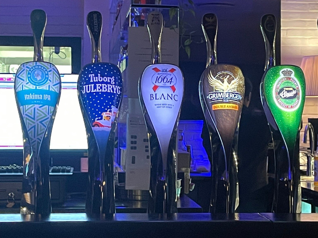 思凡恩比隆酒店主图