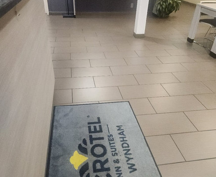 利物浦-多拉山麦客达套房酒店主图