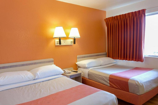 Shasta Vista Inn & Suites