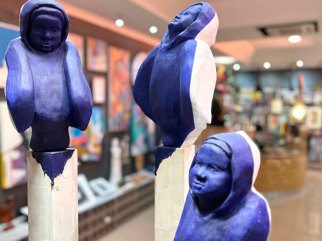 Lady in Red - Galeria de Arte-波尔蒂芒必去景点