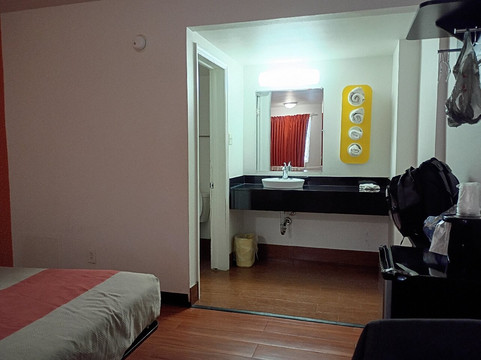 格拉斯波罗罗文大学6号汽车旅馆主图