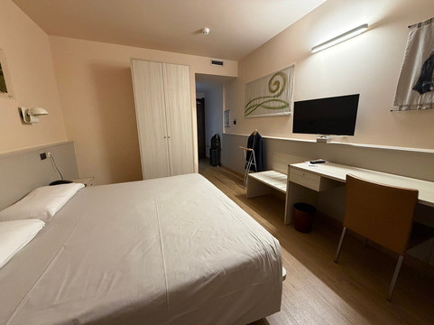 卡斯特里餐厅酒店主图