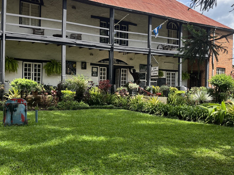 La Caverna Art Gallery-布兰岱必去景点