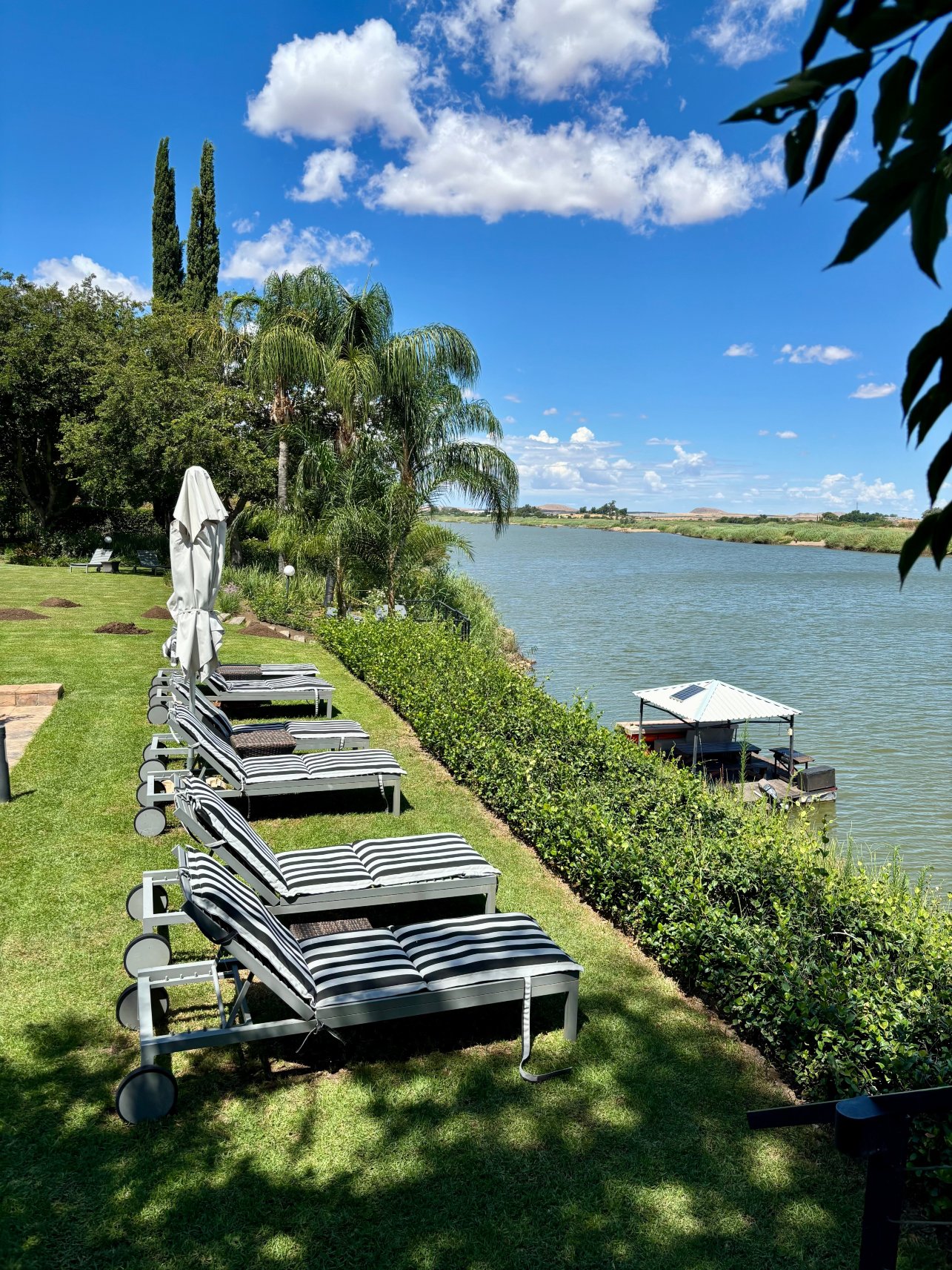 River Place Manor - Deluxe Double or Twin Room E-泳池