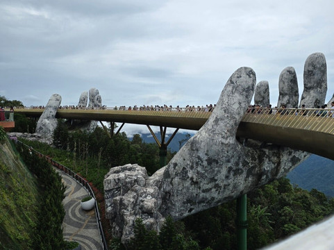 Golden Bridge-岘港必去景点