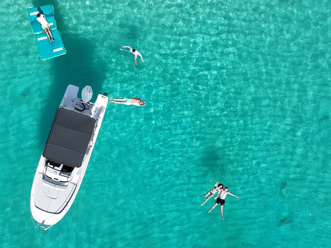 Boat Serenity-Baie Nettle必去景点