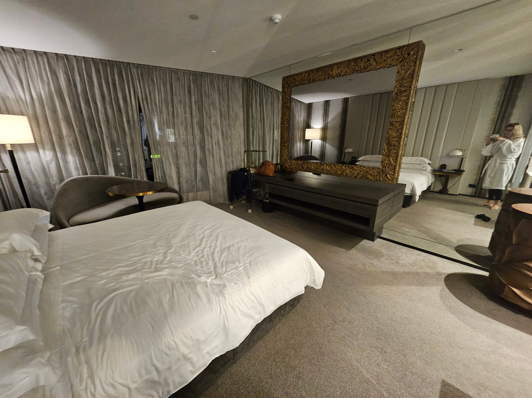 埃坡瑞欧南岸酒店主图